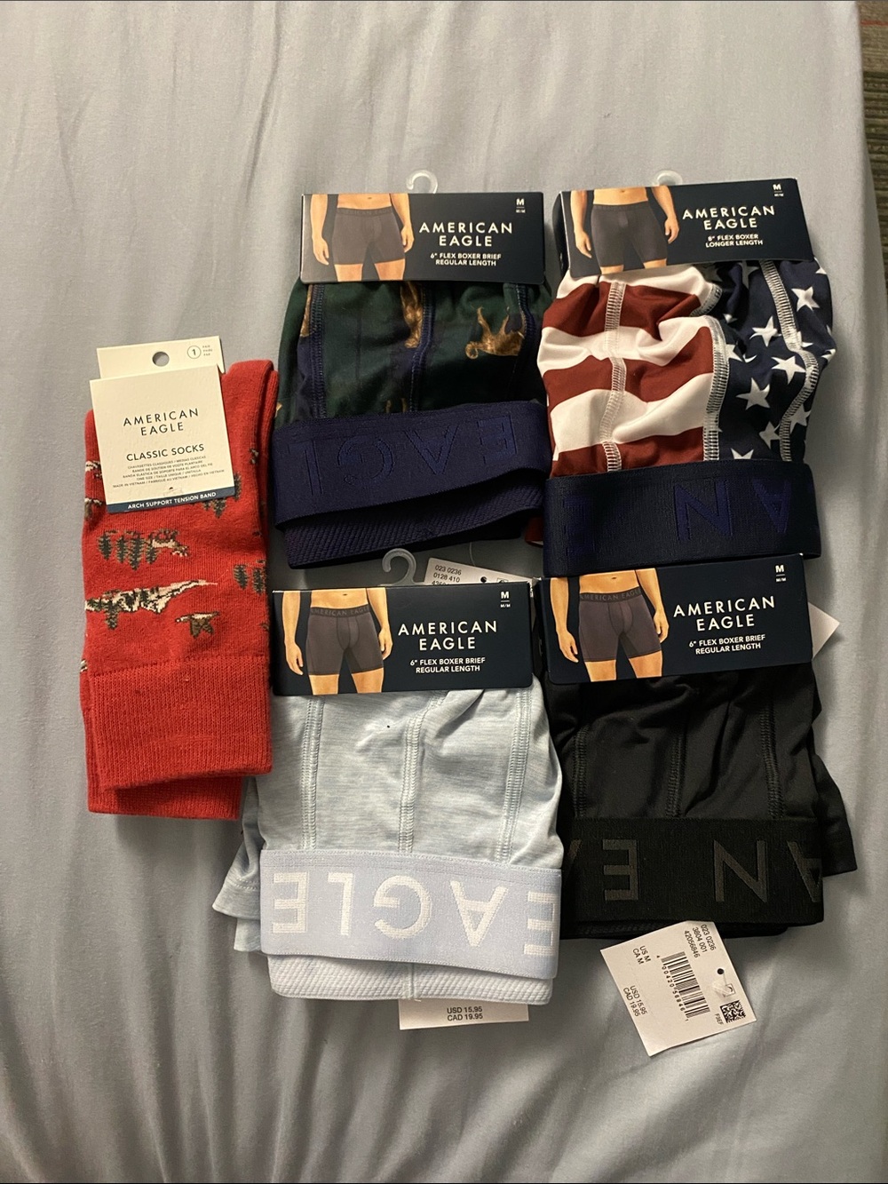 NWT American Eagle Men’s Flex Boxer Briefs Size M + Holiday Socks